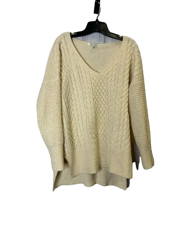 Sweater By Clothes Mentor In Cream, Size: M